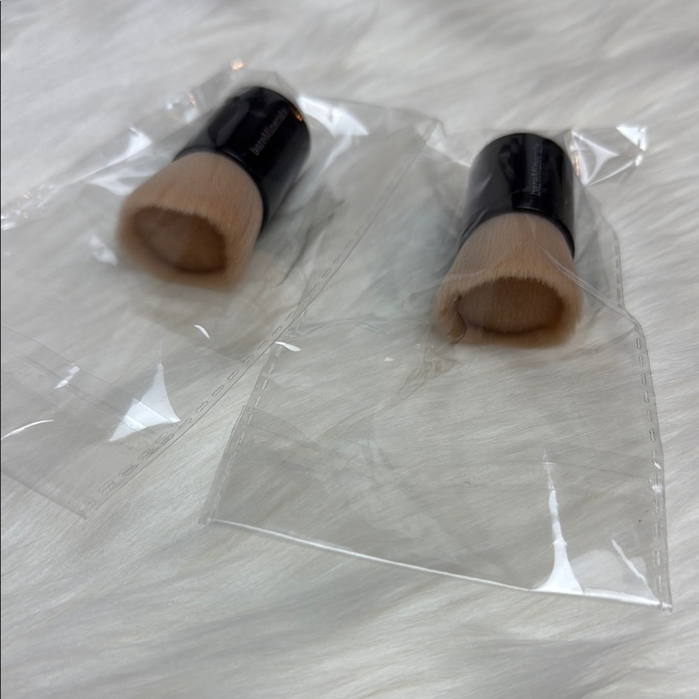 bareMinerals BEAUTIFUL FINISH FOUNDATION BRUSH Makeup Brush Set - Black and Tan - Picture 2 of 11